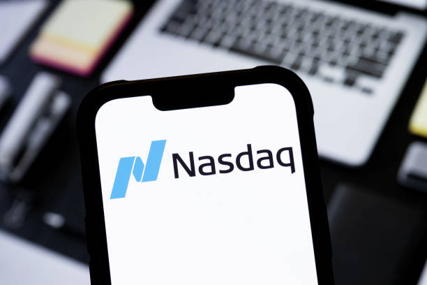 Strong Buy Signals: NASDAQ Tech Giants Poised for Growth (Dec 2025)